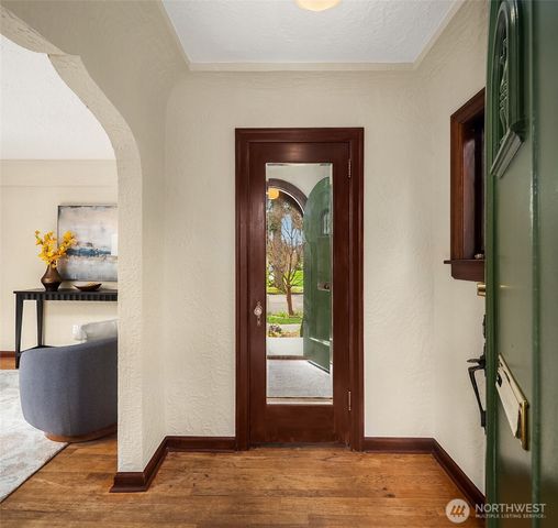 1216 NE 77th Street, Seattle, WA 98115