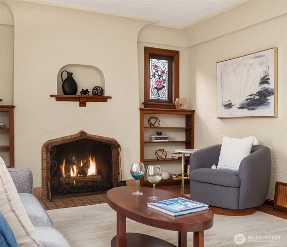 1216 NE 77th Street, Seattle, WA 98115