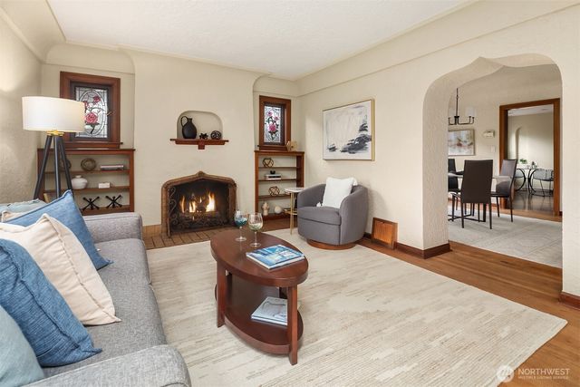 1216 NE 77th Street, Seattle, WA 98115