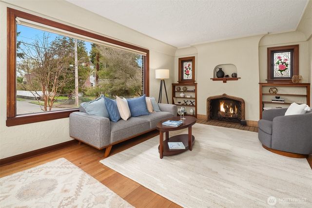 1216 NE 77th Street, Seattle, WA 98115