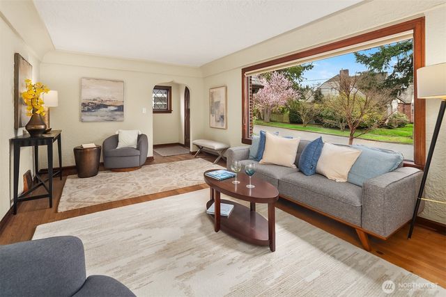 1216 NE 77th Street, Seattle, WA 98115