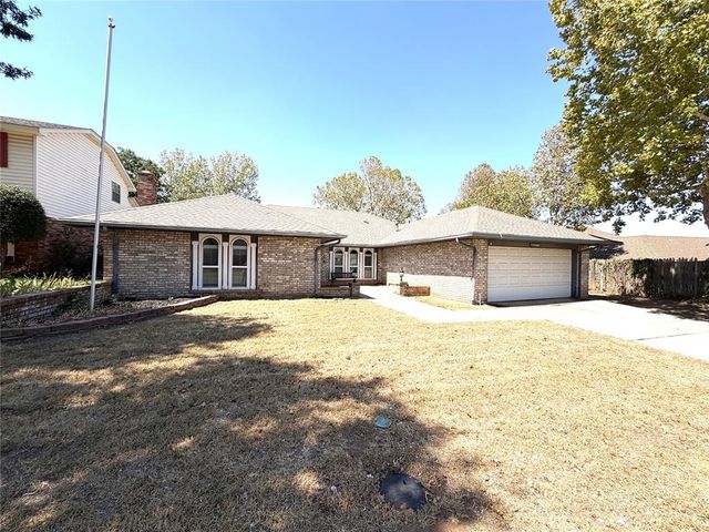 9217 Sutton Place, Oklahoma City, OK 73132