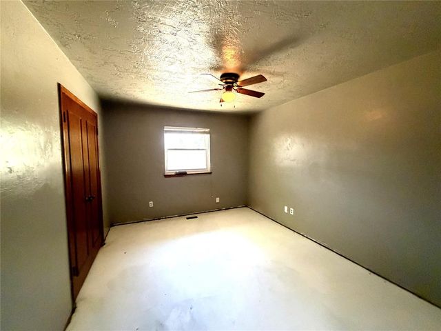 9217 Sutton Place, Oklahoma City, OK 73132