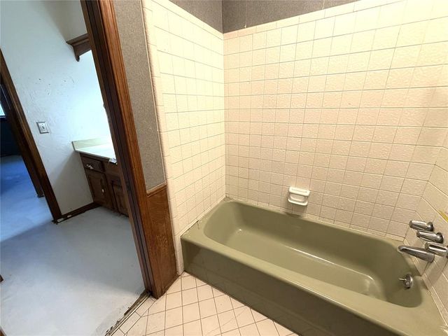 9217 Sutton Place, Oklahoma City, OK 73132