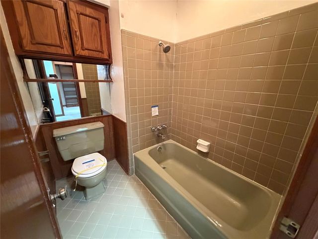 9217 Sutton Place, Oklahoma City, OK 73132