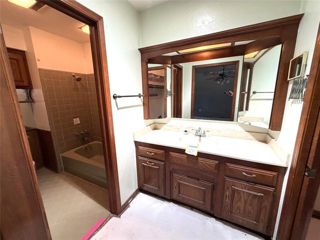9217 Sutton Place, Oklahoma City, OK 73132