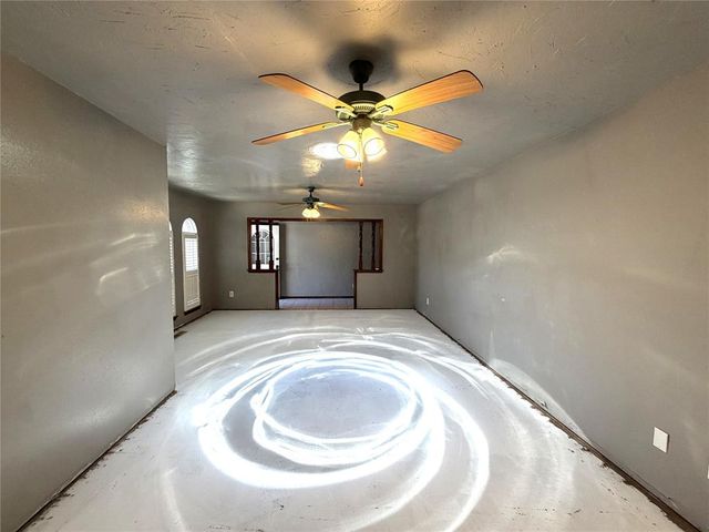 9217 Sutton Place, Oklahoma City, OK 73132
