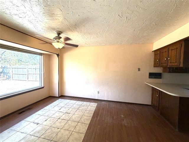 9217 Sutton Place, Oklahoma City, OK 73132