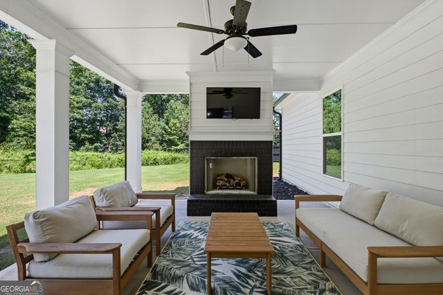 1174 Julian Way, Hoschton, GA 30548