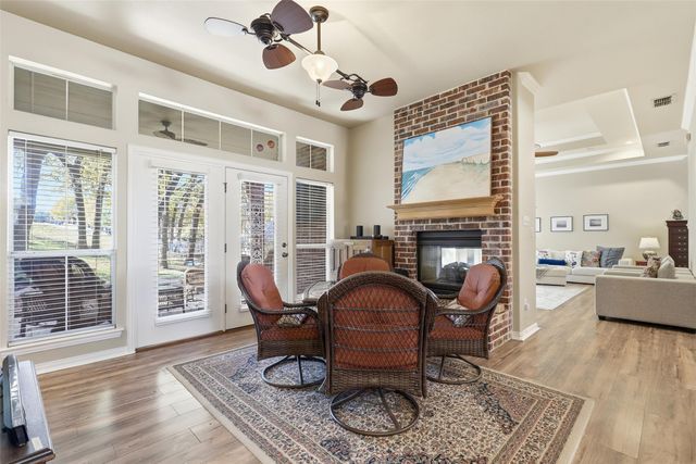 812 Lake View Court E, Crowley, TX 76036