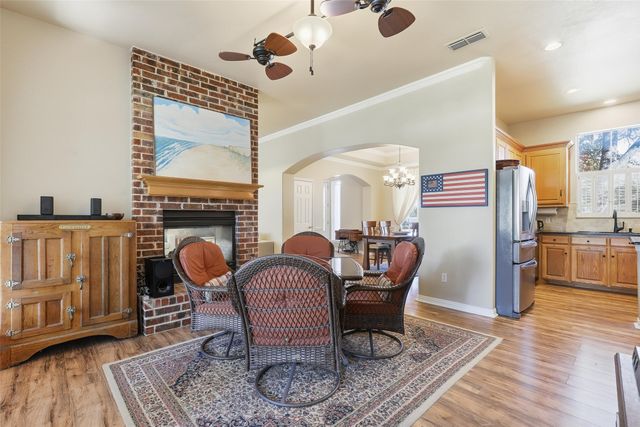 812 Lake View Court E, Crowley, TX 76036