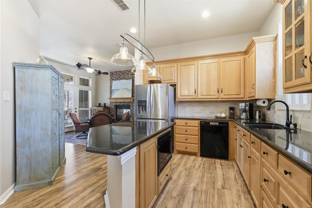 812 Lake View Court E, Crowley, TX 76036