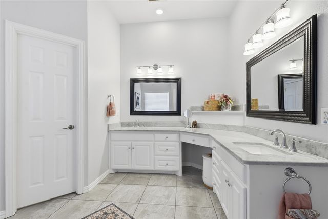 812 Lake View Court E, Crowley, TX 76036