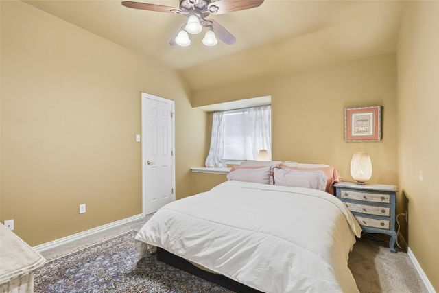 812 Lake View Court E, Crowley, TX 76036