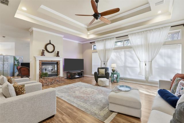 812 Lake View Court E, Crowley, TX 76036