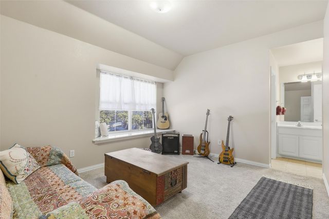 812 Lake View Court E, Crowley, TX 76036