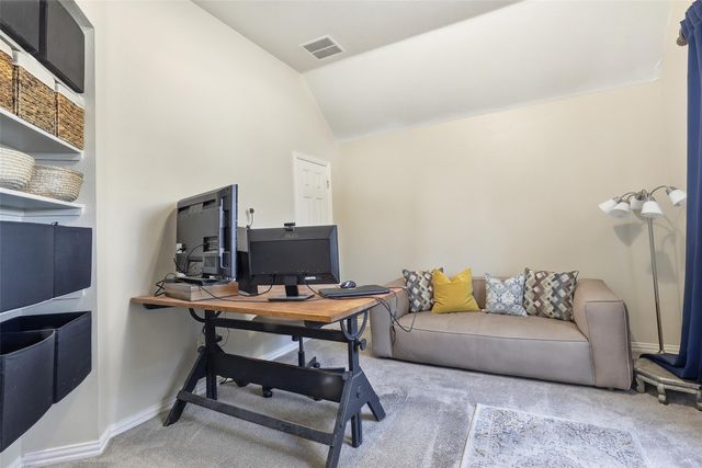 812 Lake View Court E, Crowley, TX 76036