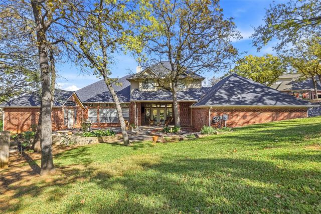 812 Lake View Court E, Crowley, TX 76036