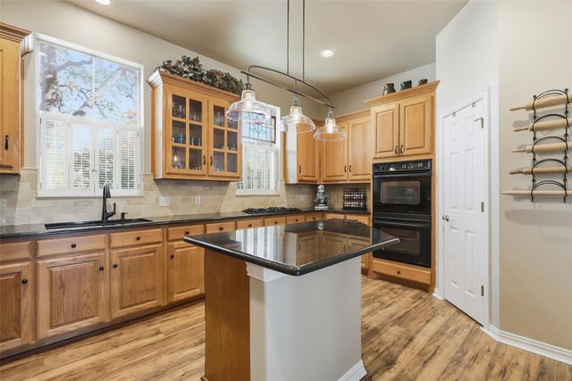 812 Lake View Court E, Crowley, TX 76036