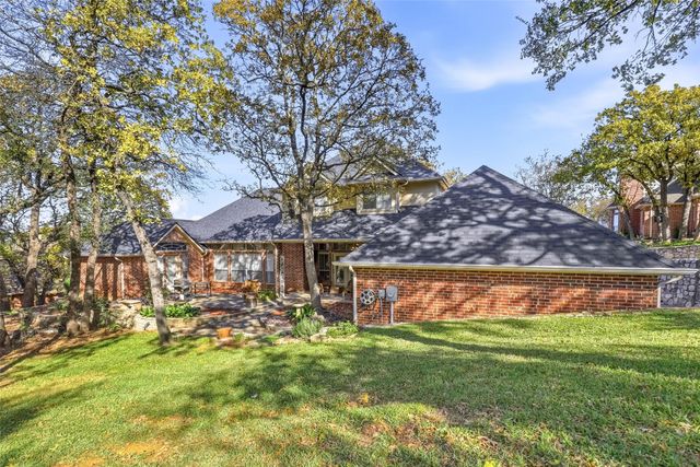 812 Lake View Court E, Crowley, TX 76036