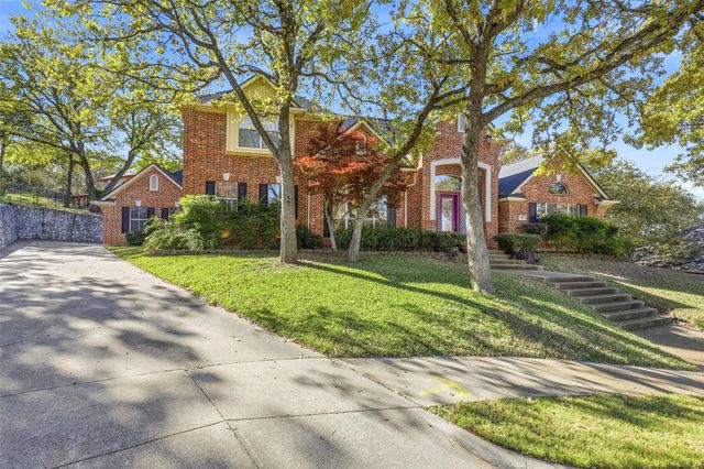 812 Lake View Court E, Crowley, TX 76036