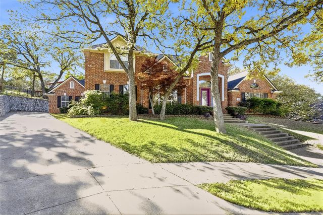 812 Lake View Court E, Crowley, TX 76036