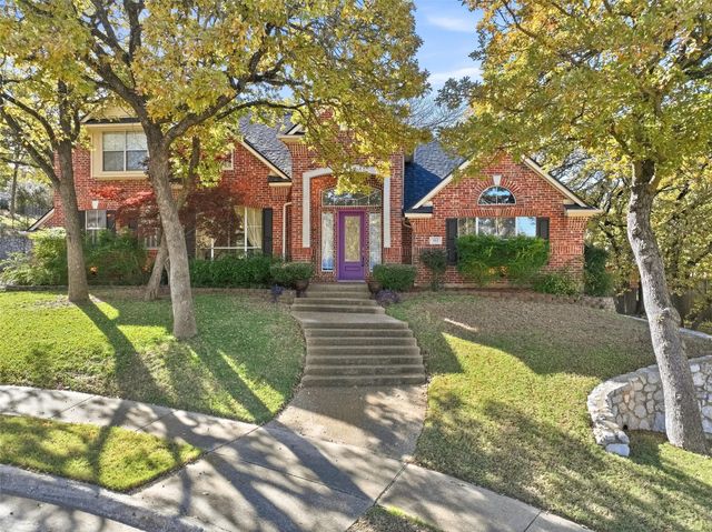 812 Lake View Court E, Crowley, TX 76036