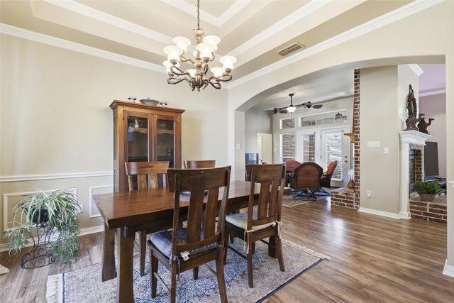 812 Lake View Court E, Crowley, TX 76036