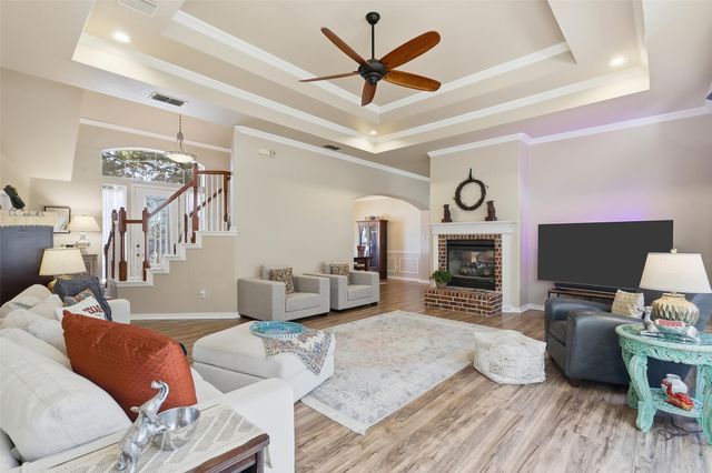 812 Lake View Court E, Crowley, TX 76036