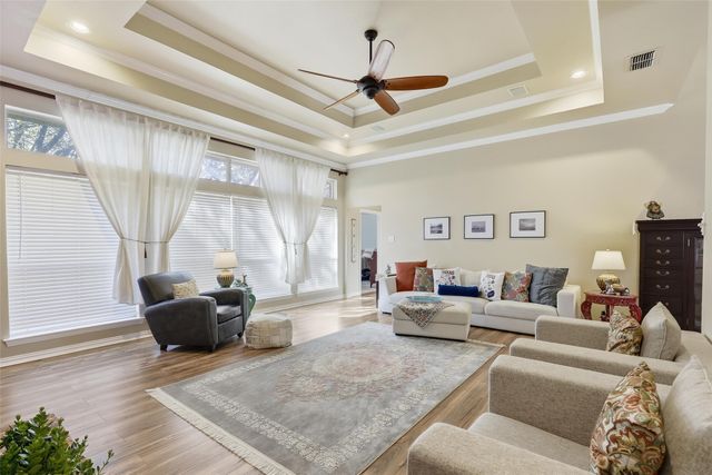 812 Lake View Court E, Crowley, TX 76036