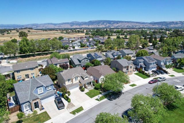 887 Martiri Drive, Gilroy, CA 95020