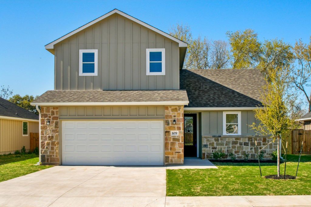 109 Callie ST, Smithville, TX 78957