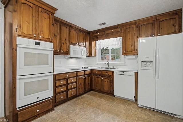 2320 Dunbarton CT, Chesapeake, VA 23325