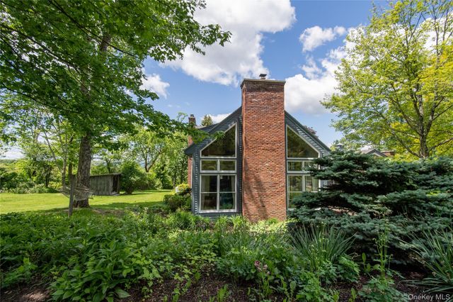 136 Rombout Road, Pleasant Valley, NY 12603