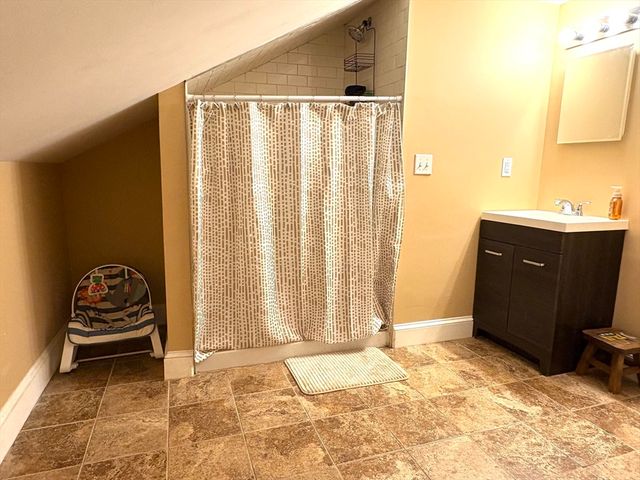 26 Cross St, West Bridgewater, MA 02379