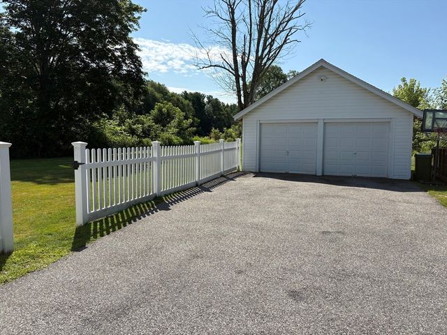 26 Cross St, West Bridgewater, MA 02379