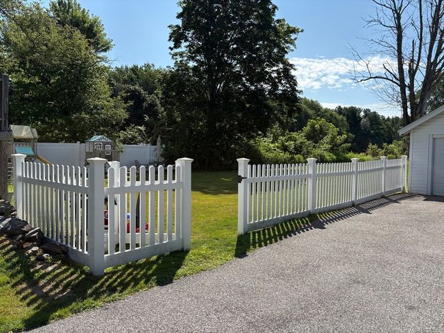26 Cross St, West Bridgewater, MA 02379