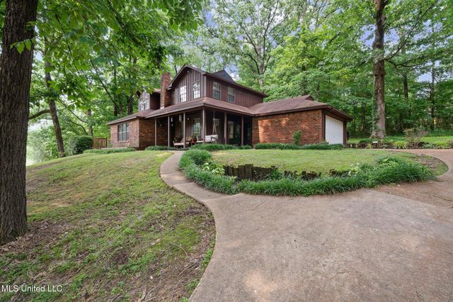 4450 Red Oaks Drive, Nesbit, MS 38651