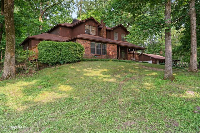 4450 Red Oaks Drive, Nesbit, MS 38651