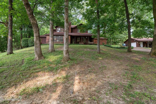 4450 Red Oaks Drive, Nesbit, MS 38651