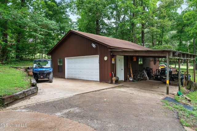 4450 Red Oaks Drive, Nesbit, MS 38651