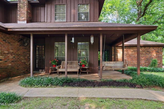 4450 Red Oaks Drive, Nesbit, MS 38651