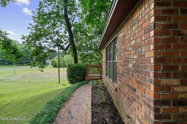 4450 Red Oaks Drive, Nesbit, MS 38651