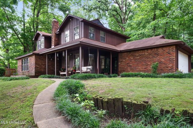 4450 Red Oaks Drive, Nesbit, MS 38651