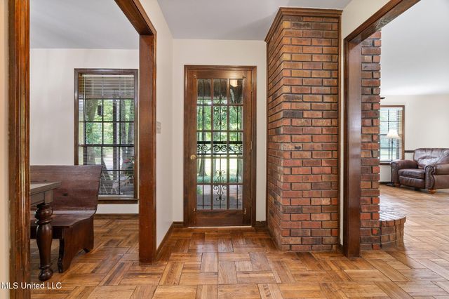 4450 Red Oaks Drive, Nesbit, MS 38651
