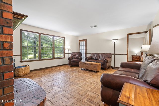 4450 Red Oaks Drive, Nesbit, MS 38651