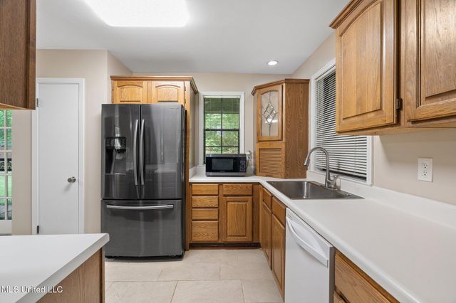 4450 Red Oaks Drive, Nesbit, MS 38651