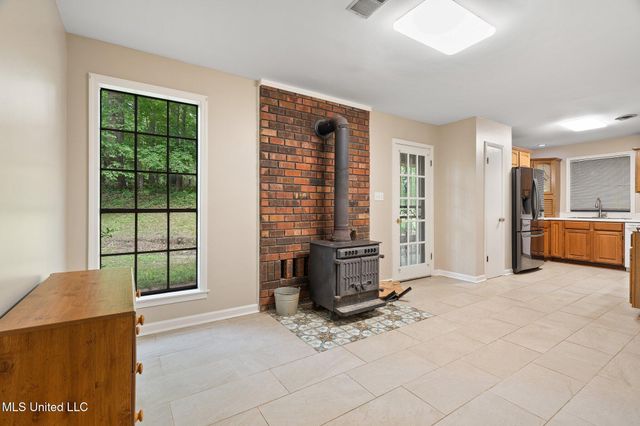 4450 Red Oaks Drive, Nesbit, MS 38651