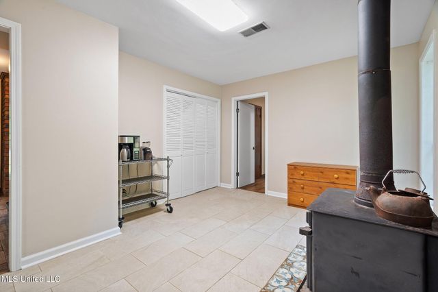 4450 Red Oaks Drive, Nesbit, MS 38651
