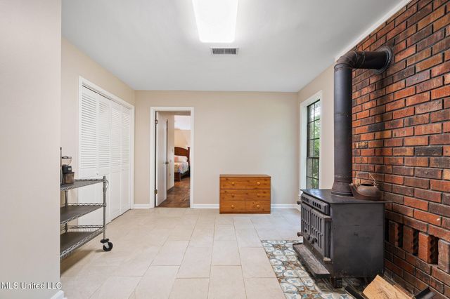 4450 Red Oaks Drive, Nesbit, MS 38651